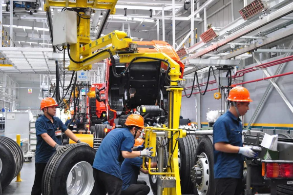 奮戰(zhàn)二季度丨馬力全開(kāi)，跑出中國(guó)重汽“加速度”！